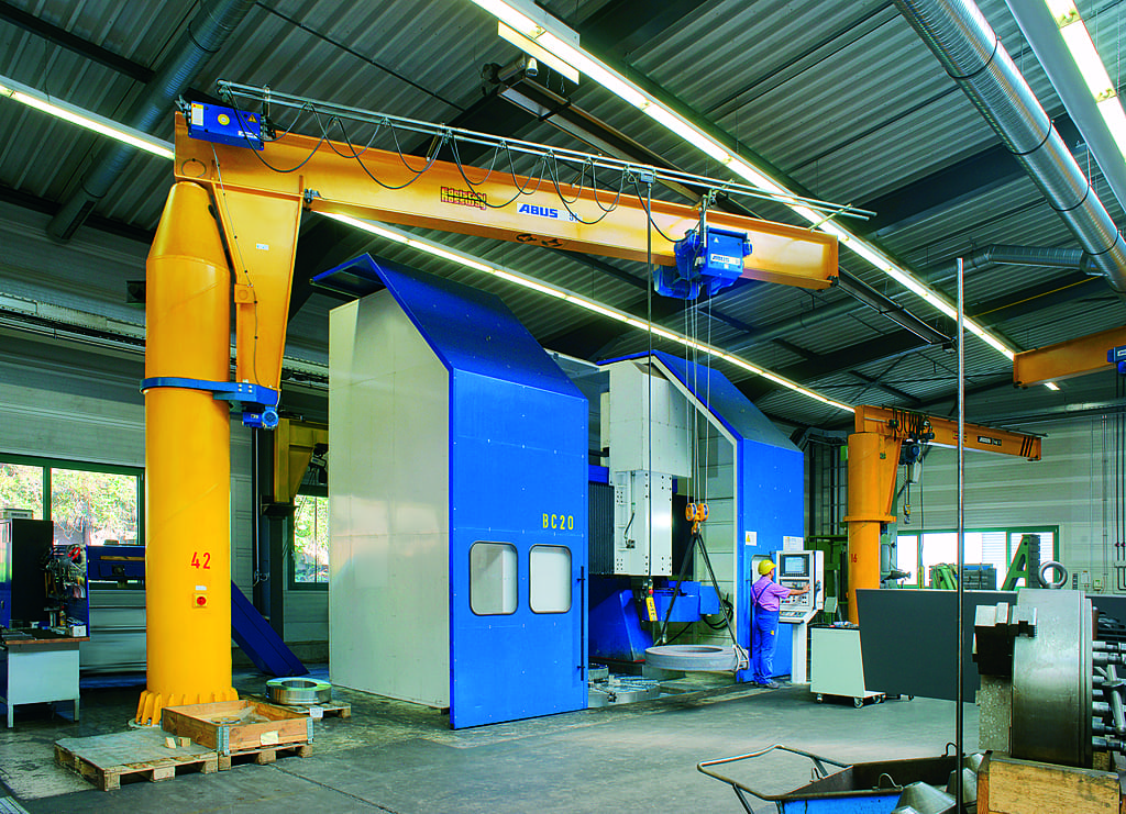 Pillar jib crane