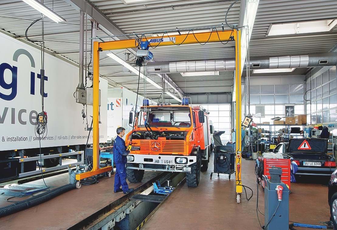 Lightweight mobile gantry